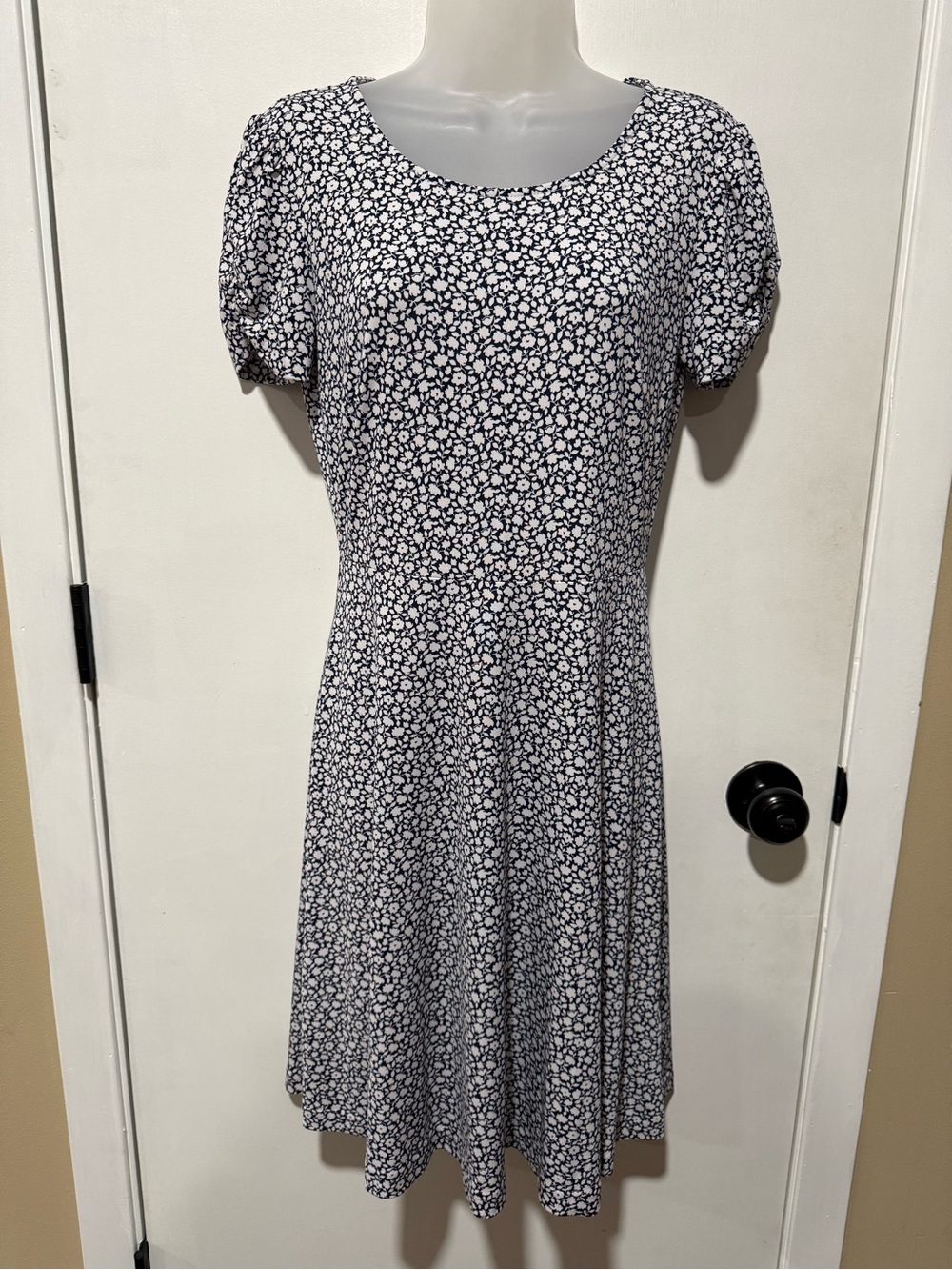 Lark & Ro Navy and White Floral Scoop Neck Midi Dress-#1537